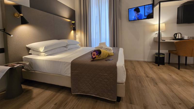 Hotel-Porta-Pia-Roma-Camera-Superior-Mazzo-di-fiori-20241018-125831